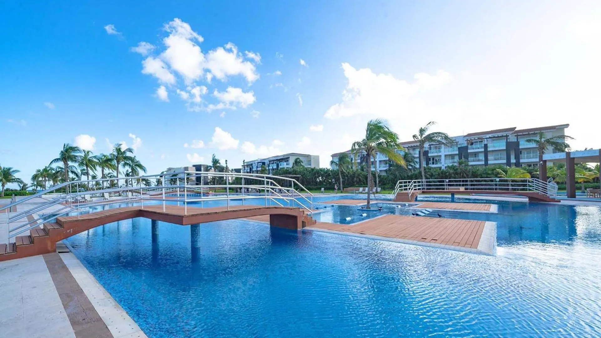 פלאייה דל כרמן Beachfront Condo With Tub, 3 Bedroom & Pool - At Mareazul Condo Corazon 0*, פלאייה דל כרמן