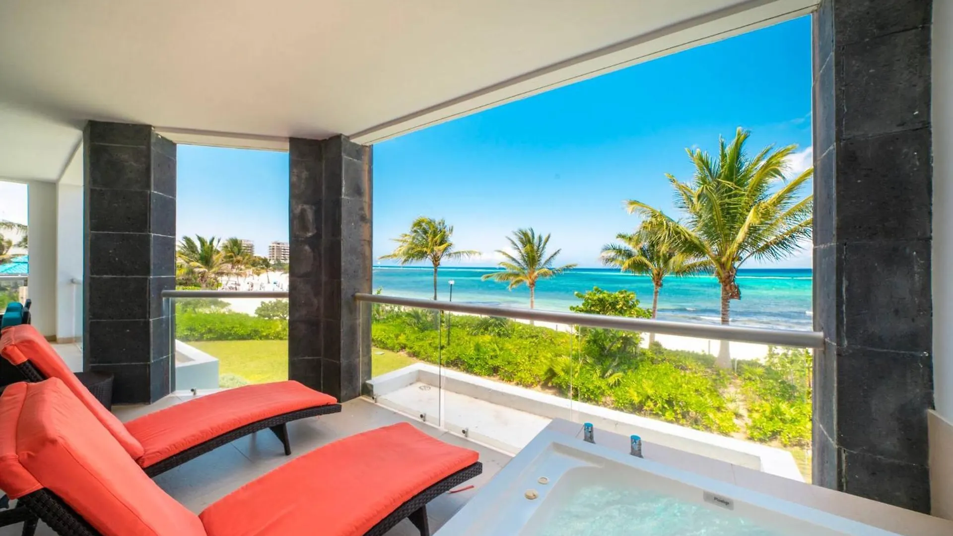 Beachfront Condo With Tub, 3 Bedroom & Pool - At Mareazul Condo Corazon location