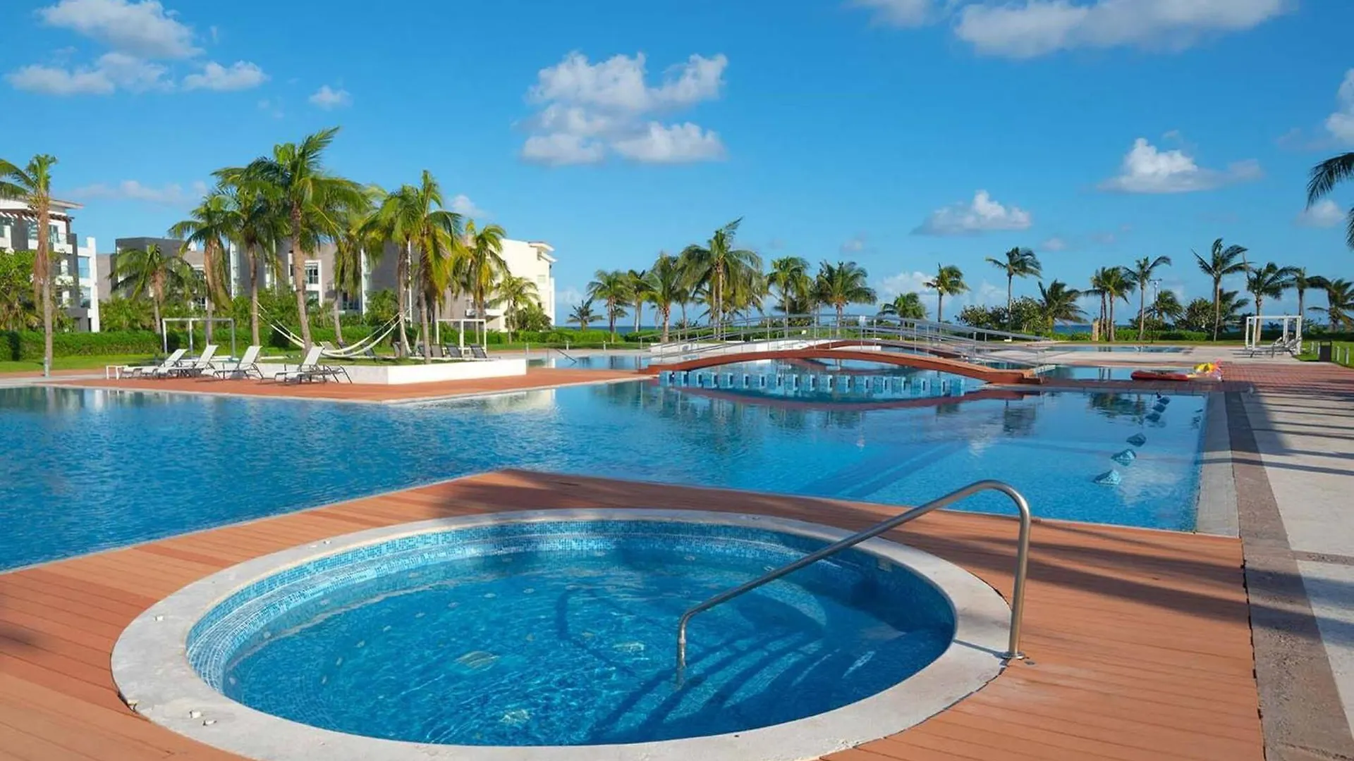 Beachfront Condo With Tub, 3 Bedroom & Pool - At Mareazul Condo Corazon Playa del Carmen 0*,  Mexiko