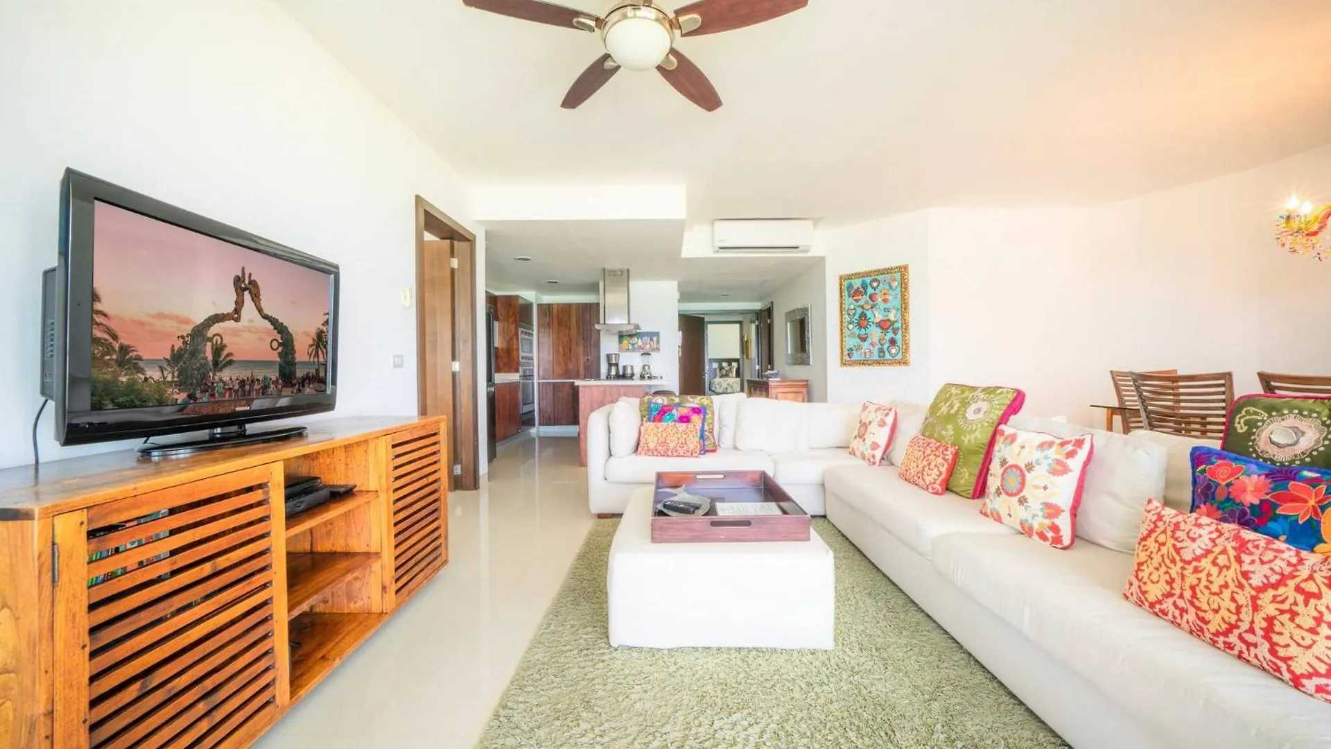 Beachfront Condo With Tub, 3 Bedroom & Pool - At Mareazul Condo Corazon Playa del Carmen Mexiko