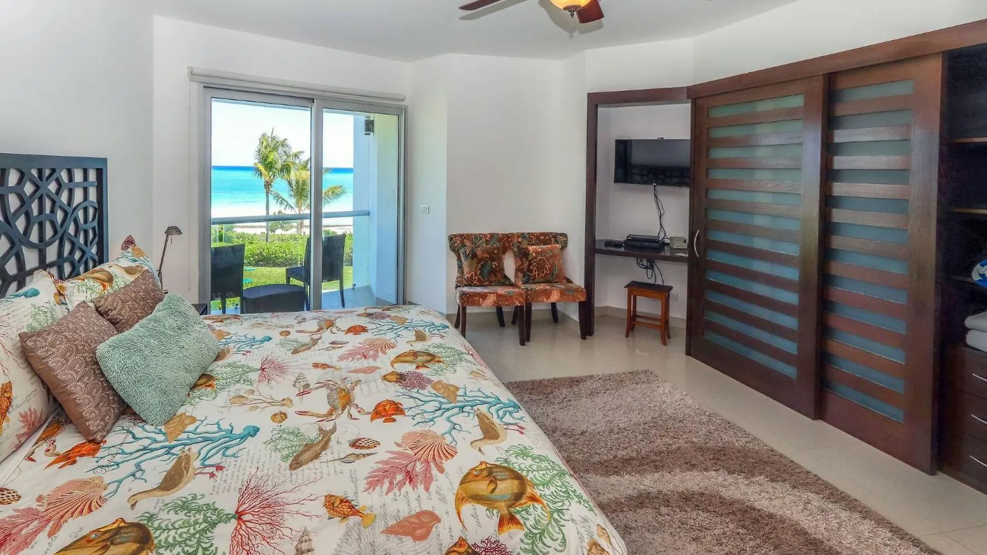 Beachfront Condo With Tub, 3 Bedroom & Pool - At Mareazul Condo Corazon Playa del Carmen Prázdninový dům